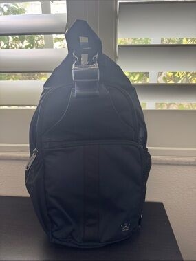 Oliver Thomas Navy Single-strap Sling Backpack